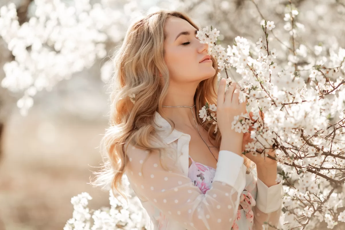 Significado bíblico de ser una mujer prudente como herencia de Jehová según Proverbios 19:14 y sus cualidades espirituales.